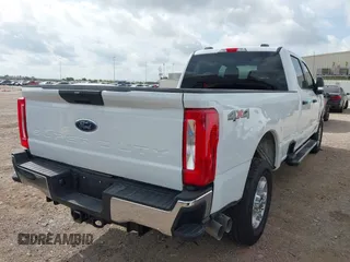 2025 Ford F-250 XL with VIN 1FT7W2BT9SEC54537, listed as a IAAI auction lot 42714592 with 6,334 mi miles and . Bid and sale history available at DreamBid. Image 4.