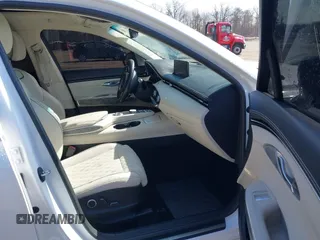 2022 Genesis GV70 Sport z VIN KMUMCDTC4NU039497, wystawiony jako IAAI lot #41668778 z przebiegiem 31 545 mil mil oraz . Historia ofert i sprzedaży dostępna na DreamBid. Obrazek 5.