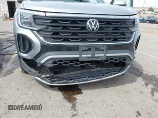 2024 Volkswagen Atlas SE с VIN 1V2HE2CA9RC235656, выставлен на аукционе IAAI как лот 42203072 с пробегом 31 500 миль миль и . История ставок и продаж доступна на DreamBid. Изображение 6.