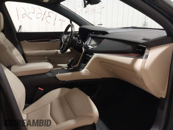 2019 Cadillac XT5 Premium Luxury AWD z VIN 1GYKNFRSXKZ189590, wystawiony jako IAAI lot #41316561 z przebiegiem 98 755 mil mil oraz . Historia ofert i sprzedaży dostępna na DreamBid. Obrazek 5.