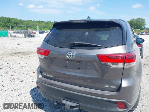 2018 Toyota Highlander SE with VIN 5TDJZRFH1JS895847, listed as a IAAI auction lot 42667973 with 93,876 mi miles and . Bid and sale history available at DreamBid. Image 17.