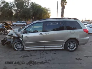 2008 Toyota Sienna XLE with VIN 5TDZK22CX8S186191, listed as a IAAI auction lot 41232329 with 109,103 mi miles. Bid and sale history available at carsss.com. Image 14.