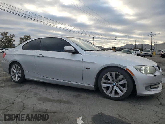 2013 BMW 3 Series 328i with VIN WBAKE3C58DE771511, listed as a Copart auction lot 82279174 with 106,193 mi miles and Salvage Title. Bid and sale history available at DreamBid. Image 4.