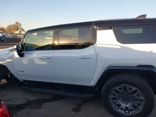 2025 GMC Hummer EV 3X with VIN 1GKB0RDC3SU105813, listed as a IAAI auction lot 41321485 with 461 mi miles. Bid and sale history available at carsss.com. Image 14.