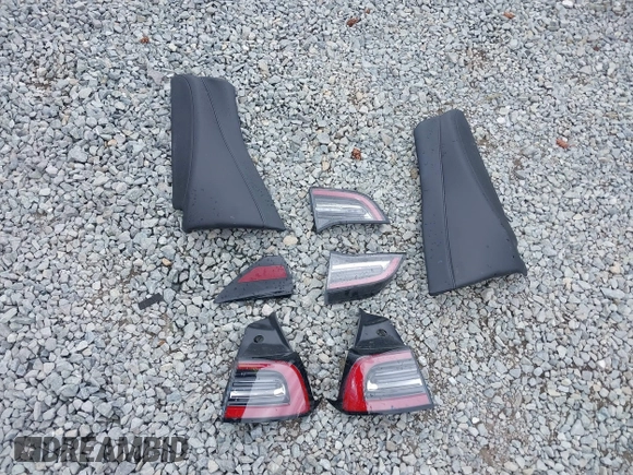 2018 Tesla Model 3 Long Range Battery z VIN 5YJ3E1EBXJF092025, wystawiony jako IAAI lot #42268369 z przebiegiem 132 687 mil mil oraz . Historia ofert i sprzedaży dostępna na DreamBid. Obrazek 12.