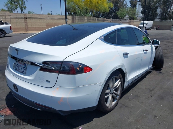 2014 Tesla Model S 60 с VIN 5YJSA1H17EFP40534, выставлен на аукционе IAAI как лот 42346697 с пробегом 203 166 миль миль и . История ставок и продаж доступна на DreamBid. Изображение 4.