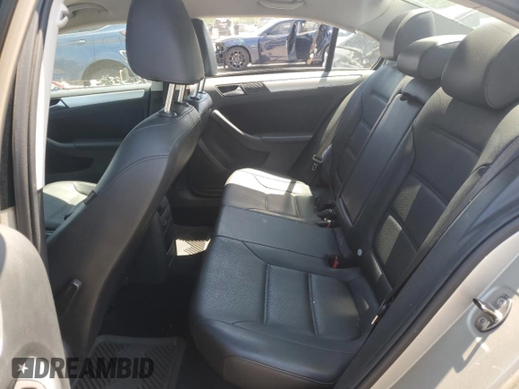 2013 Volkswagen Jetta SE z VIN 3VWDP7AJ8DM266802, wystawiony jako Copart lot #56067515 z przebiegiem 73 545 mil mil oraz Szkoda całkowita • Salvage title. Historia ofert i sprzedaży dostępna na DreamBid. Obrazek 10.