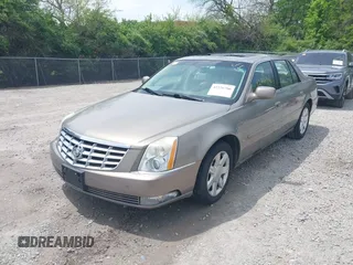 2006 Cadillac DTS 1SD z VIN 1G6KD57Y06U197794, wystawiony jako IAAI lot #42226706 z przebiegiem 135 748 mil mil oraz . Historia ofert i sprzedaży dostępna na DreamBid. Obrazek 2.