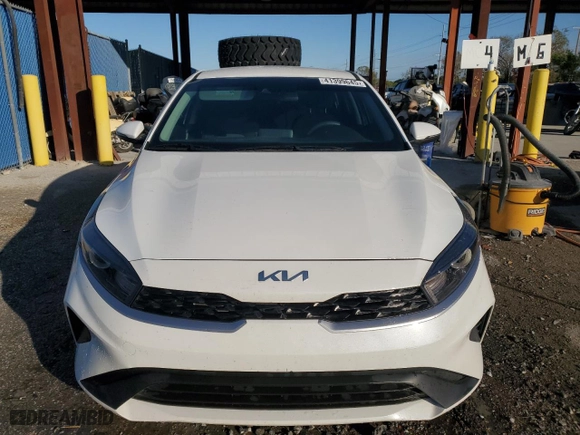 2024 Kia Forte LXS with VIN 3KPF24AD0RE733151, listed as a Copart auction lot 41399645 with 16,733 mi miles and Salvage Title. Bid and sale history available at carsss.com. Image 5.