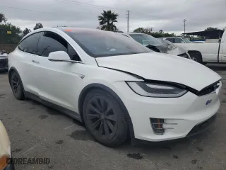 2016 Tesla Model X 70D with VIN 5YJXCAE27GF001762, listed as a Copart auction lot 47261873 with 119,010 mi miles. Bid and sale history available at carsss.com. Image 4.