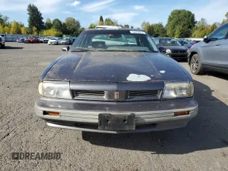 1993 Oldsmobile 88 z VIN 1G3HN53L4PH310087, wystawiony jako Copart lot #75523874 z przebiegiem 151 178 mil mil oraz Czysty tytuł • Clean title. Historia ofert i sprzedaży dostępna na DreamBid. Obrazek 5.