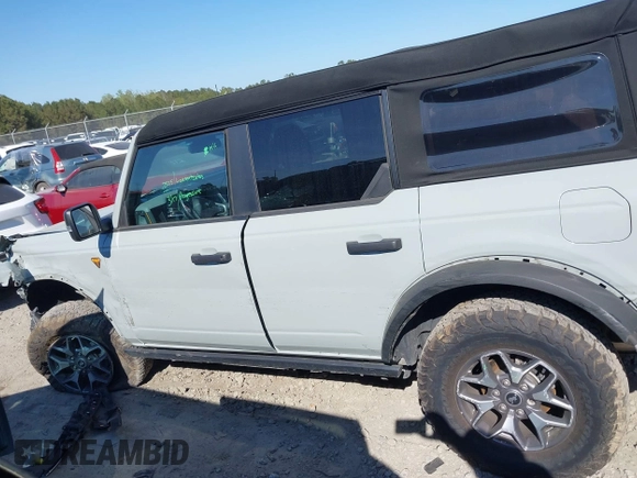 2023 Ford Bronco z VIN 1FMEE5DP7PLB81565, wystawiony jako IAAI lot #41891295 z przebiegiem 27 890 mil mil oraz . Historia ofert i sprzedaży dostępna na DreamBid. Obrazek 14.