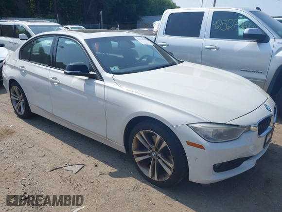 2013 BMW 3 Series 328i xDrive z VIN WBA3B5C54DF591560, wystawiony jako IAAI lot #42541081 z przebiegiem 128 429 mil mil oraz . Historia ofert i sprzedaży dostępna na DreamBid. Obrazek 1.