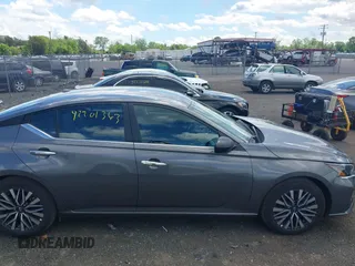2025 Nissan Altima SV with VIN 1N4BL4DV0SN381826, listed as a IAAI auction lot 42201363 with 2,071 mi miles and . Bid and sale history available at DreamBid. Image 13.