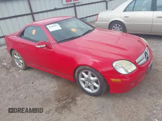 2001 Mercedes-Benz SLK 230/320 z VIN WDBKK65F31F223603, wystawiony jako IAAI lot #42307611 z przebiegiem 136 357 mil mil oraz . Historia ofert i sprzedaży dostępna na DreamBid. Obrazek 1.