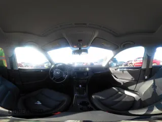 2017 Volkswagen Jetta SEL z VIN 3VWL17AJ0HM258163, wystawiony jako IAAI lot #41853477 z przebiegiem 48 243 mil mil oraz . Historia ofert i sprzedaży dostępna na DreamBid. Obrazek 18.