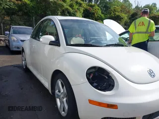 2008 Volkswagen Beetle Triple White with VIN 3VWFW31C68M511592, listed as a IAAI auction lot 42116122 with 206,510 mi miles and . Bid and sale history available at DreamBid. Image 14.