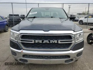 2019 Ram 1500 Tradesman z VIN 1C6SRFCT4KN662300, wystawiony jako Copart lot #52959345 z przebiegiem 133 477 mil mil oraz Szkoda całkowita • Salvage title. Historia ofert i sprzedaży dostępna na DreamBid. Obrazek 5.