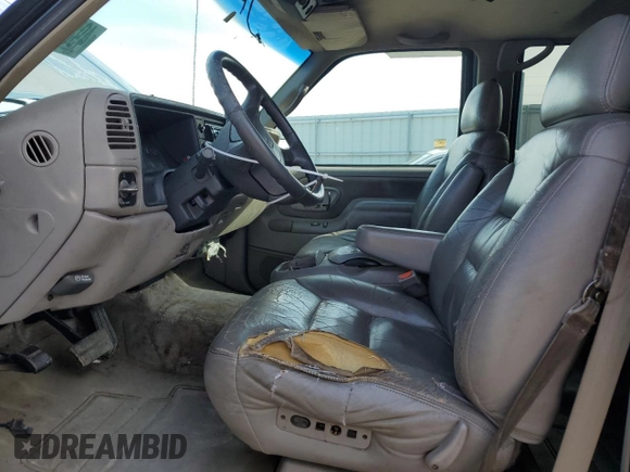 1997 GMC Suburban with VIN 1GKFK16R7VJ707618, listed as a Copart auction lot 49882035 with 317,771 mi miles and Salvage Title. Bid and sale history available at carsss.com. Image 7.