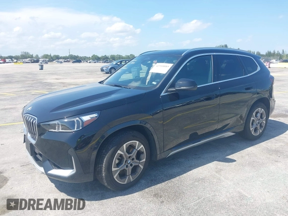 2025 BMW X1 xDrive28i z VIN WBX73EF05S5101750, wystawiony jako IAAI lot #42318885 z przebiegiem 13 923 mil mil oraz . Historia ofert i sprzedaży dostępna na DreamBid. Obrazek 20.