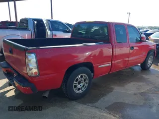 2000 GMC New Sierra 1500 SLE with VIN 1GTEC19V4YZ273841, listed as a IAAI auction lot 41981942 with 357,003 mi miles. Bid and sale history available at carsss.com. Image 4.