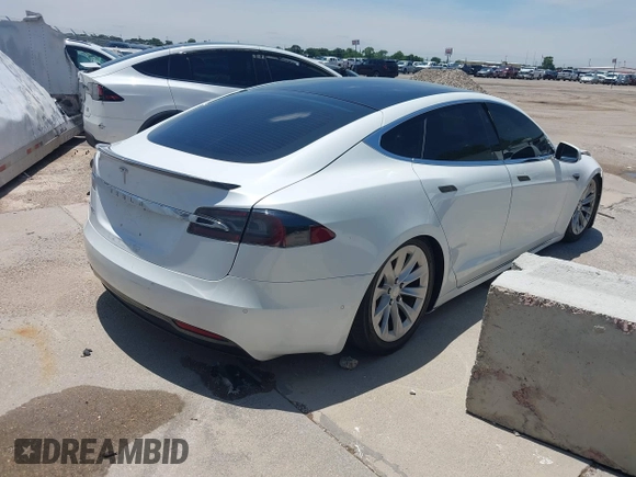 2018 Tesla Model S 75D z VIN 5YJSA1E25JF245269, wystawiony jako IAAI lot #42335263 z przebiegiem 56 086 mil mil oraz . Historia ofert i sprzedaży dostępna na DreamBid. Obrazek 4.
