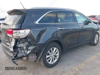 2017 Kia Sorento LX with VIN 5XYPG4A34HG295846, listed as a IAAI auction lot 41712005 with 87,069 mi miles. Bid and sale history available at carsss.com. Image 4.