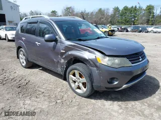 2008 Mitsubishi Outlander XLS with VIN JA4MT41X88Z013687, listed as a IAAI auction lot 41941061 with 170,526 mi miles. Bid and sale history available at carsss.com. Image 1.