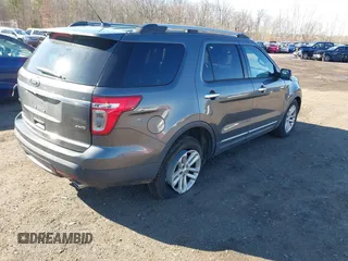 2015 Ford Explorer XLT with VIN 1FM5K8D8XFGA11517, listed as a IAAI auction lot 41723784 with 104,984 mi miles. Bid and sale history available at carsss.com. Image 4.