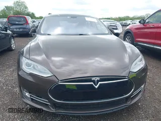 2014 Tesla Model S 60 z VIN 5YJSA1H19EFP51406, wystawiony jako IAAI lot #42179183 z przebiegiem 157 000 mil mil oraz . Historia ofert i sprzedaży dostępna na DreamBid. Obrazek 6.