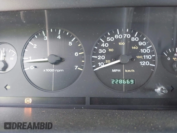 1998 Jeep Grand Cherokee Laredo with VIN 1J4FX58S9WC137514, listed as a IAAI auction lot 42305247 with 228,669 mi miles and . Bid and sale history available at DreamBid. Image 7.