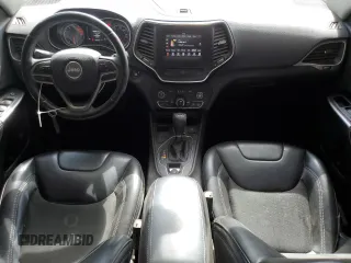 2019 Jeep Cherokee Latitude Plus z VIN 1C4PJLLN6KD222414, wystawiony jako Copart lot #66027404 z przebiegiem 133 008 mil mil oraz Czysty tytuł • Clean title. Historia ofert i sprzedaży dostępna na DreamBid. Obrazek 8.