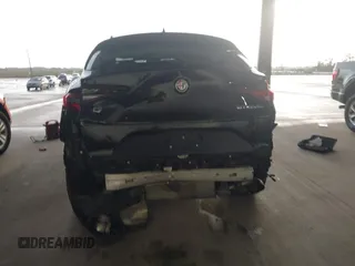 2018 Alfa Romeo Stelvio Sport z VIN ZASFAKPN9J7B70085, wystawiony jako IAAI lot #40823547 z przebiegiem Nie podano mil oraz . Historia ofert i sprzedaży dostępna na DreamBid. Obrazek 16.
