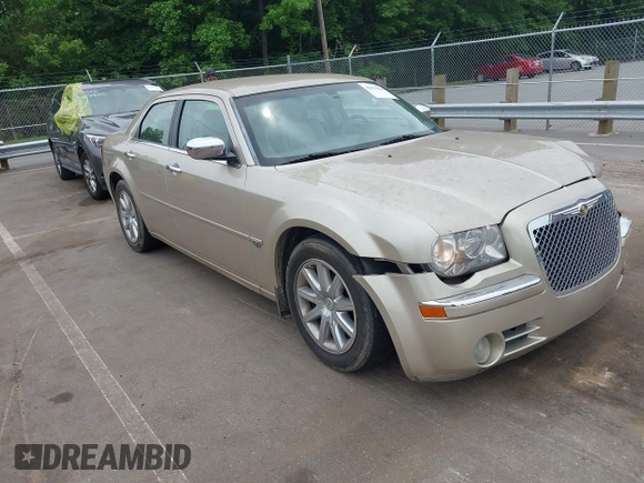 2007 Chrysler 300 C z VIN 2C3LA63HX7H640189, wystawiony jako IAAI lot #42316626 z przebiegiem 61 152 mil mil oraz . Historia ofert i sprzedaży dostępna na DreamBid. Obrazek 1.