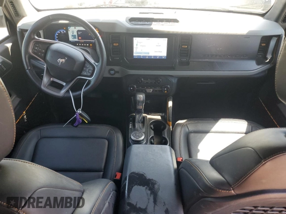 2021 Ford Bronco z VIN 1FMEE5DP1MLB07165, wystawiony jako Copart lot #59050885 z przebiegiem 49 044 mil mil oraz Szkoda całkowita • Salvage title. Historia ofert i sprzedaży dostępna na DreamBid. Obrazek 8.