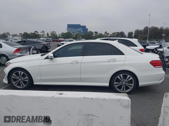 2014 Mercedes-Benz E 350 Sport с VIN WDDHF5KB2EA811464, выставлен на аукционе IAAI как лот 42655536 с пробегом 85 598 миль миль и . История ставок и продаж доступна на DreamBid. Изображение 14.