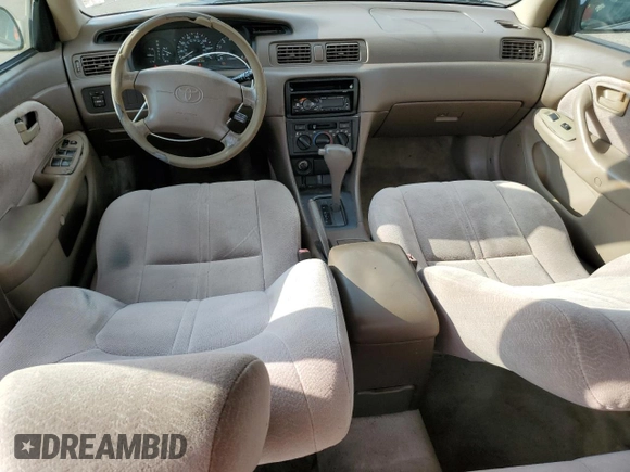 1997 Toyota Camry LE z VIN 4T1BG22K6VU815524, wystawiony jako Copart lot #57466415 z przebiegiem Nie podano mil oraz Szkoda całkowita • Salvage title. Historia ofert i sprzedaży dostępna na DreamBid. Obrazek 8.