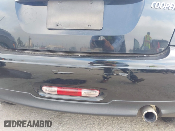 2011 MINI Hardtop with VIN WMWSU3C50BT098905, listed as a IAAI auction lot 42637688 with 118,389 mi miles and . Bid and sale history available at DreamBid. Image 17.