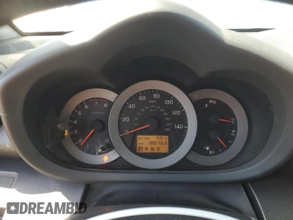 2007 Toyota RAV4 Sport z VIN JTMBK32V176020732, wystawiony jako Copart lot #50323625 z przebiegiem 186 763 mil mil oraz Czysty tytuł • Clean title. Historia ofert i sprzedaży dostępna na DreamBid. Obrazek 9.