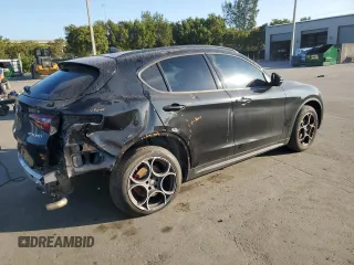 2022 Alfa Romeo Stelvio Sprint z VIN ZASPAKAN7N7D41824, wystawiony jako Copart lot #43214015 z przebiegiem 62 232 mil mil oraz Szkody całkowita. Historia ofert i sprzedaży dostępna na DreamBid. Obrazek 3.