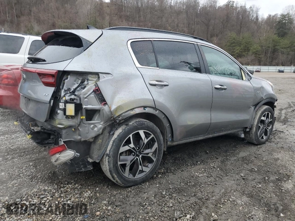 2021 Kia Sportage EX z VIN KNDPNCAC3M7920535, wystawiony jako Copart lot #47572405 z przebiegiem 22 630 mil mil oraz Szkoda całkowita • Salvage title. Historia ofert i sprzedaży dostępna na DreamBid. Obrazek 3.