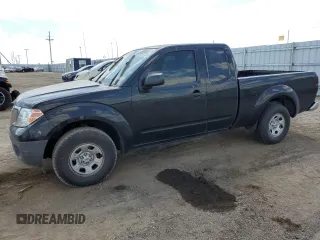 2013 Nissan Frontier S z VIN 1N6BD0CT3DN721552, wystawiony jako Copart lot #56742135 z przebiegiem 164 323 mil mil oraz Szkoda całkowita • Salvage title. Historia ofert i sprzedaży dostępna na DreamBid. Obrazek 1.