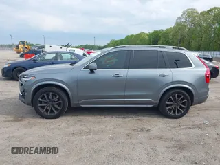 2018 Volvo XC90 Momentum z VIN YV4A22PK1J1192099, wystawiony jako IAAI lot #42017059 z przebiegiem 115 760 mil mil oraz . Historia ofert i sprzedaży dostępna na DreamBid. Obrazek 14.