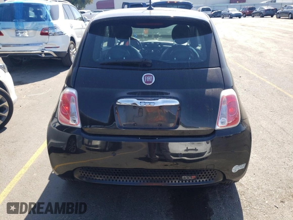 2013 FIAT 500e z VIN 3C3CFFGE9DT714089, wystawiony jako Copart lot #73840974 z przebiegiem 79 837 mil mil oraz Czysty tytuł • Clean title. Historia ofert i sprzedaży dostępna na DreamBid. Obrazek 6.