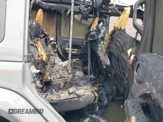 2020 Jeep Wrangler Unlimited Rubicon с VIN 1C4JJXFM4LW100382, выставлен на аукционе IAAI как лот 42338687 с пробегом Не указан миль и . История ставок и продаж доступна на DreamBid. Изображение 8.