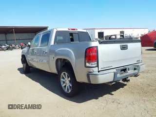 2008 GMC Sierra Denali z VIN 2GTEK638681283475, wystawiony jako IAAI lot #40102217 z przebiegiem 179 733 mil mil oraz . Historia ofert i sprzedaży dostępna na DreamBid. Obrazek 3.