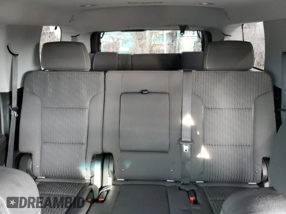 2018 Chevrolet Tahoe LS z VIN 1GNSKAKC8JR215839, wystawiony jako Copart lot #52627955 z przebiegiem 96 380 mil mil oraz Szkoda całkowita • Salvage title. Historia ofert i sprzedaży dostępna na DreamBid. Obrazek 10.