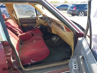 1984 Lincoln Town Car with VIN 1LNBP96FXEY671362, listed as a IAAI auction lot 41367432 with 81,205 mi miles. Bid and sale history available at carsss.com. Image 5.