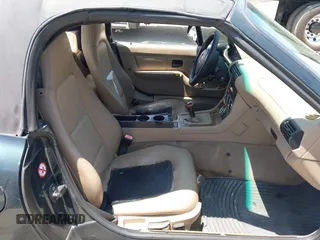 2001 BMW Z3 2.5 z VIN WBACN33491LK45326, wystawiony jako IAAI lot #42486182 z przebiegiem 142 530 mil mil oraz . Historia ofert i sprzedaży dostępna na DreamBid. Obrazek 8.