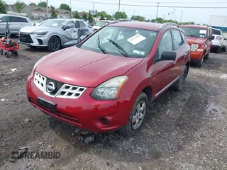 2015 Nissan Rogue S z VIN JN8AS5MV8FW261047, wystawiony jako IAAI lot #42323490 z przebiegiem 164 303 mil mil oraz . Historia ofert i sprzedaży dostępna na DreamBid. Obrazek 1.